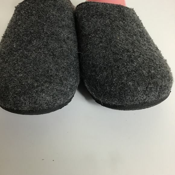 Mishansha M/F Gray Felt Slippers Sz 9.5W/8M EUC  Rubber Sole  Comfort Slippers - Picture 2 of 8